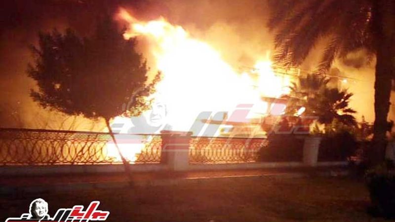 نشوب حريق ضخم بمركب