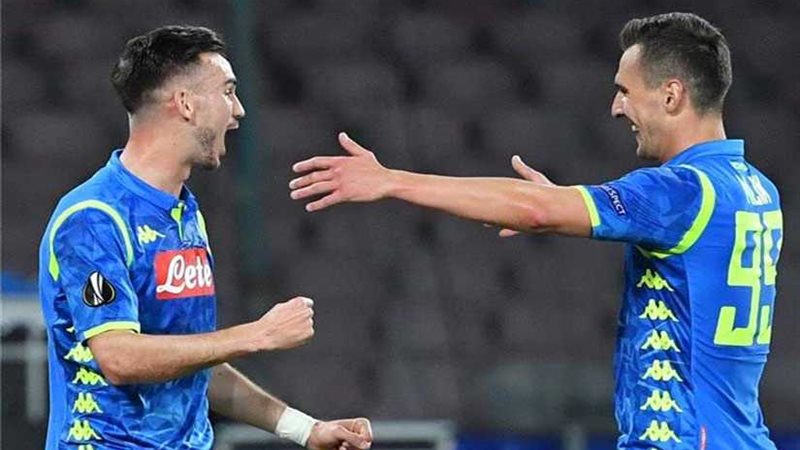 نابولي يضرب ريد بول