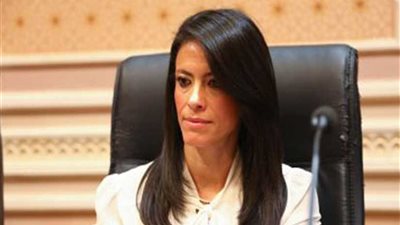 وزيرة السياحة تلتقي طلاب الجامعة الألمانية وتشيد بمشاركتهم في بورصة برلين