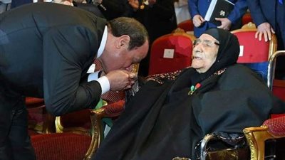 المرأة ما بين عظيمات مصر