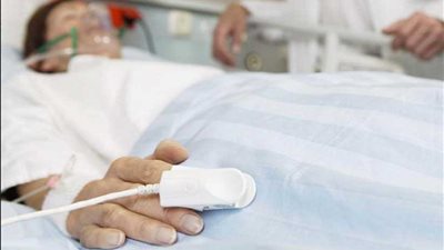 سعودي يوثق لحظة إفاقته من غيبوبة دامت 28 يومًا (فيديو)