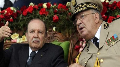 بوتفليقة يتلقى تقريرا أمنيا من رئيس الأركان الجزائري