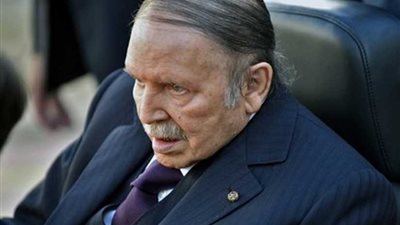 مظاهرات مؤيدة لقرارات بوتفليقة في عدة ولايات جزائرية