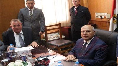 وزير النقل للعمال وسائقى القطارات : 