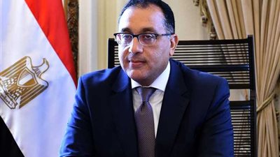 مجلس الوزراء يسلم نسخة من تقرير الـ6 أشهر بطريقة 