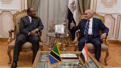 العصار يبحث مع وزير الدفاع التنزانى التصنيع الحربي المشترك