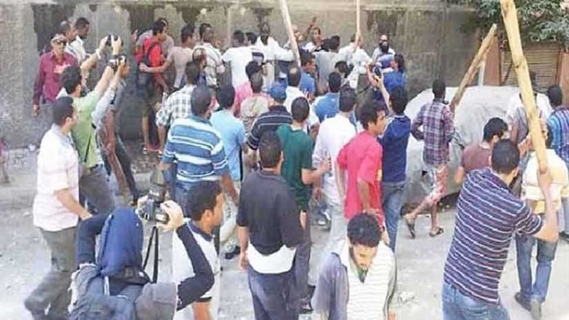 حداد يطعن عاطلا بسبب