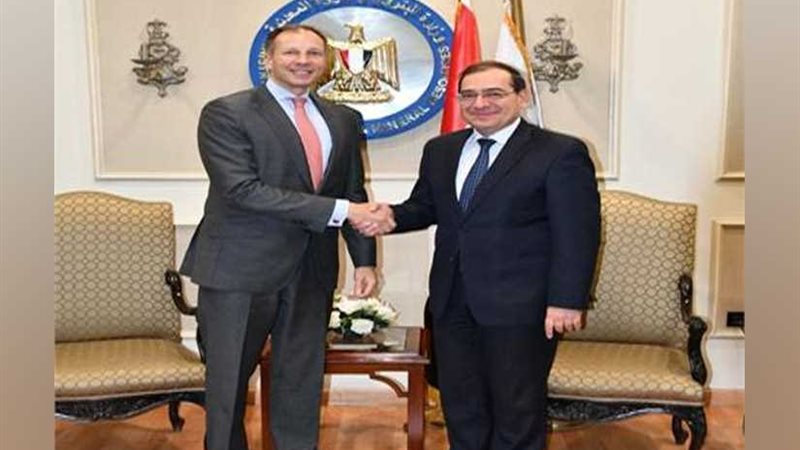وزير البترول يبحث