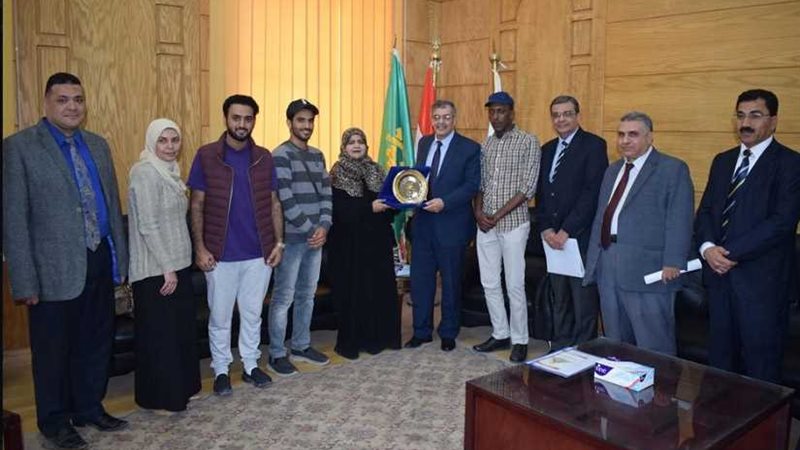 خلال استقباله الملحق