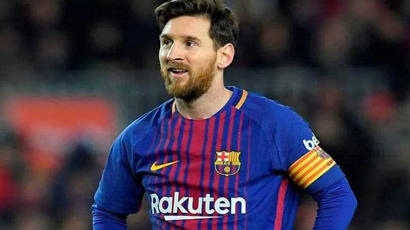 ميسي وديمبلي يقودان