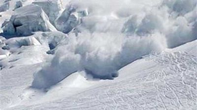 انهيار جليدي يقتل 3 أشخاص