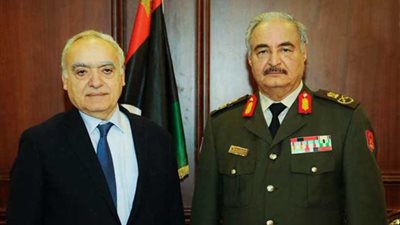 المشير حفتر يلتقي المبعوث الأممي إلى ليبيا في بنغازي