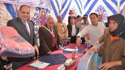 توزيع مساعدات بـ600 ألف جنيه لقرية 