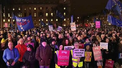 بريطانيون يحتفلون برفض البرلمان الخروج من الاتحاد الأوروبى