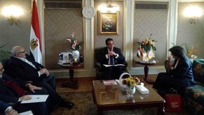 وزير التعليم العالى يبحث مع وفد أمريكي آليات التعاون العلمي والأكاديمى