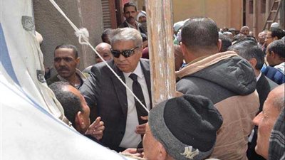 محافظ المنيا يتابع أعمال 
