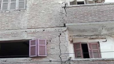 إزالة عقار من 3 طوابق لخطورته في طنطا