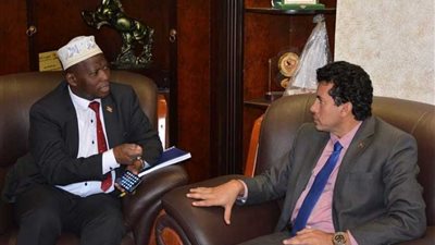 أشرف صبحي يبحث آليات التعاون الشبابي والرياضي مع سفير بوروندي
