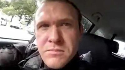 ما لم تعرفه عن قاتل 49 مسلما فى مسجدين بنيوزيلندا؟ (صور وفيديو)