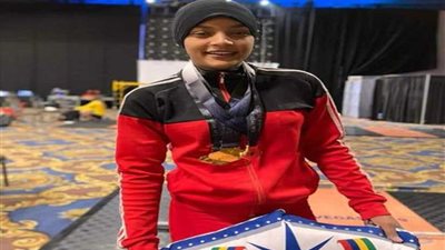 وزير الشباب والرياضة يهنئ اللاعبة نعمة سعيد بطلة العالم في رفع الأثقال بعد فوزها بثلاث ذهبيات