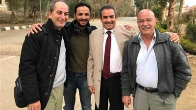 صورة لجيل الدراما الذهبي في كواليس 