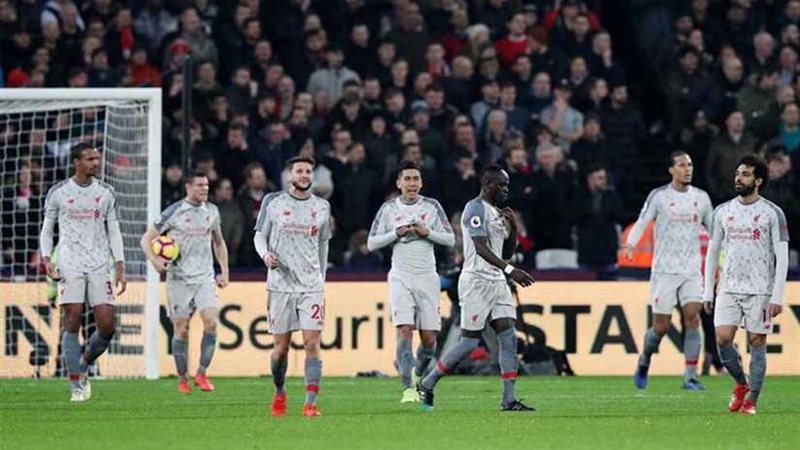 مدافع ليفربول يتعادل