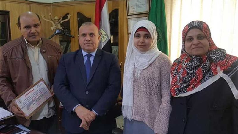 تكريم طالبة الجمالية