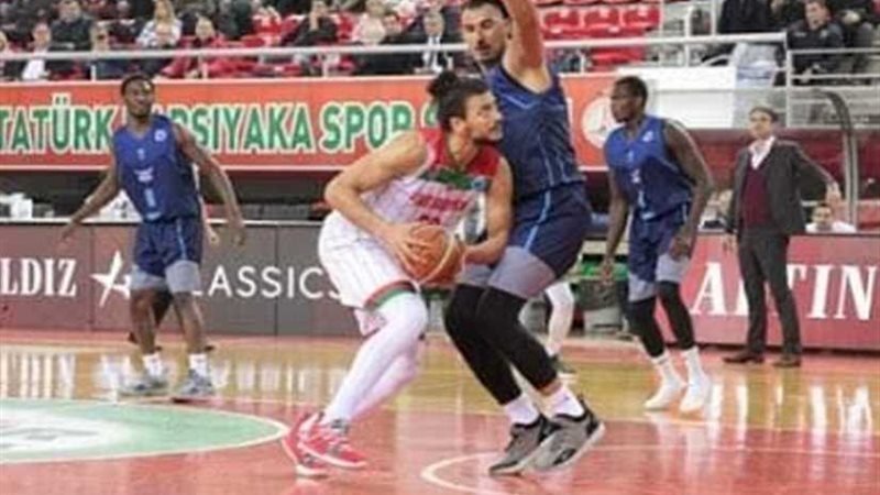 مرعي يقود فريقه لنصف