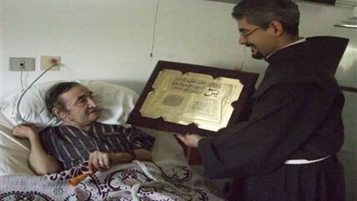 الأب بطرس دنيال: يوم العطاء مظاهرة حب لرموز الفن والإعلام والمجتمع