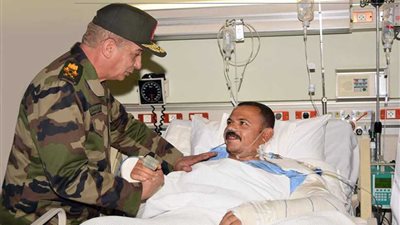 الفريق أول محمد زكى يزورالمرضى بالمستشفيات العسكرية