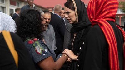 رئيسة وزراء نيوزيلندا تتعهد بتعديل قوانين حيازة الأسلحة