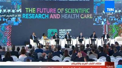 السيسي يدعو لمشاركة الدول المتقدمة في صناعة البحث العلمي (فيديو)