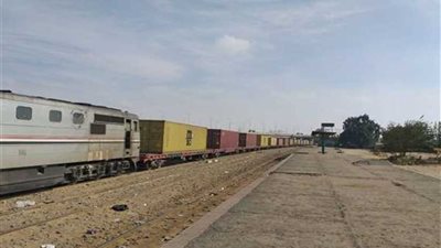 توقف حركة القطارات بالفيوم بعد سقوط عربتين عن القضبان