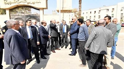 وزير الإسكان يتفقد مشروع نفق النهضة بالجيزة