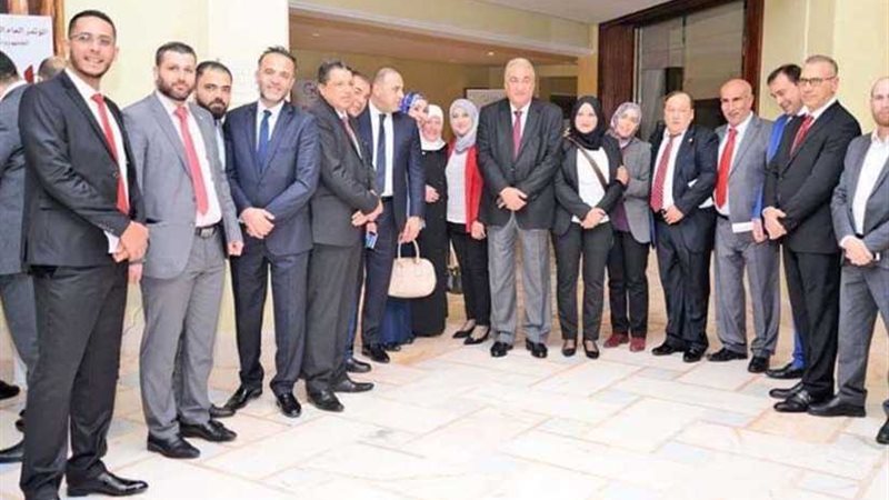 نقيب المحامين: نعيش