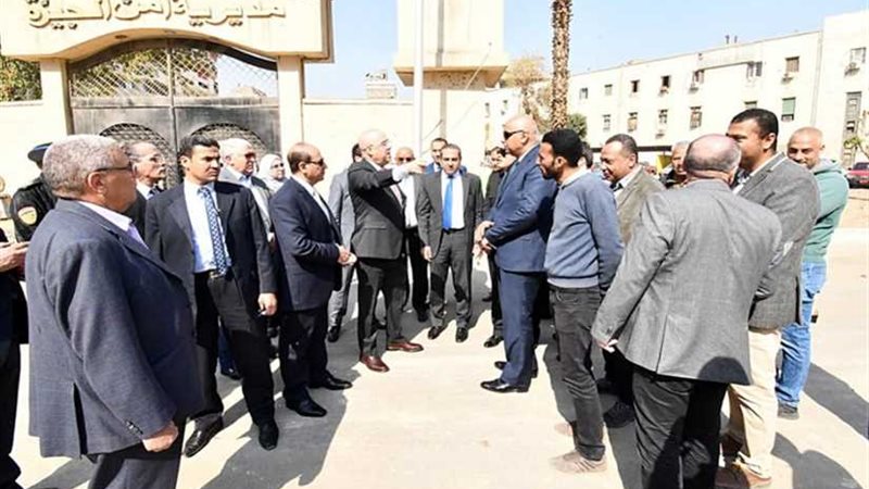 وزير الإسكان يتفقد