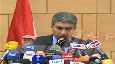 وزير الطيران: ليس هناك مشكلات أمنية مع أحد الركاب.. ونحقق في ذلك