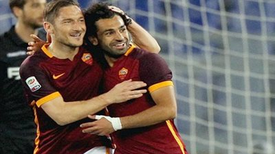 صلاح وتوتي يقودان هجوم روما في مواجهة الأهلى