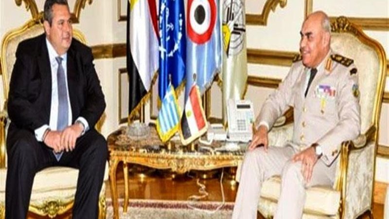 وزير الدفاع يتلقى