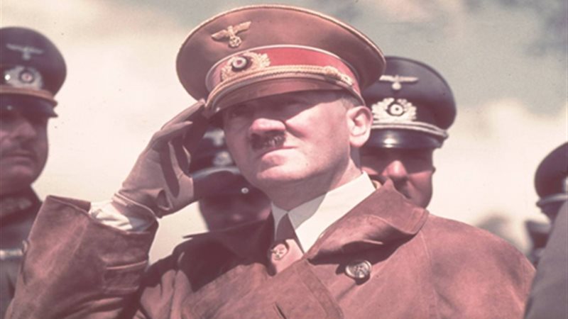 بالصور.. «هتلر» في