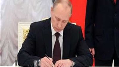بوتين يوقع قانونا روسيا لمكافحة الأخبار المزيفة