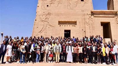 نشرة 24 ... الرئيس السيسي يجري حواراً تفاعلياً مع الشباب العربي والإفريقي بمعبد فيلة‎