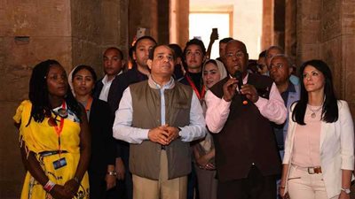 موجز الرابعة.. الرئيس السيسي والشباب الإفريقي في جولة بمعبد فيلة 