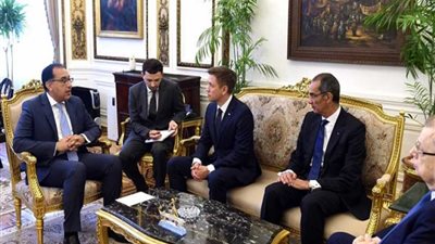 رئيس الوزراء يلتقى وزير التنمية الرقمية الروسى