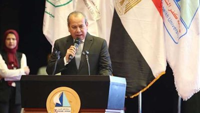 محافظ كفر الشيخ ورئيس الجامعة يكرمان عددا من الأمهات المثاليات