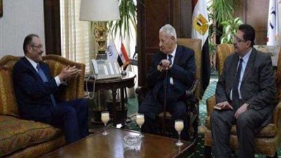 مكرم يلتقى سفير السعودية بالقاهرة