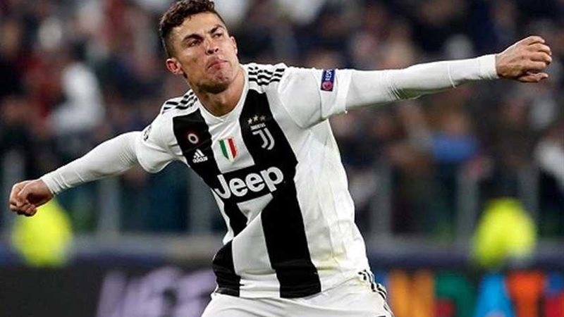 يويفا يفتح التحقيق