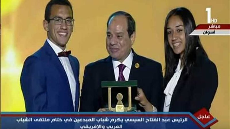 الرئيس السيسي يكرم