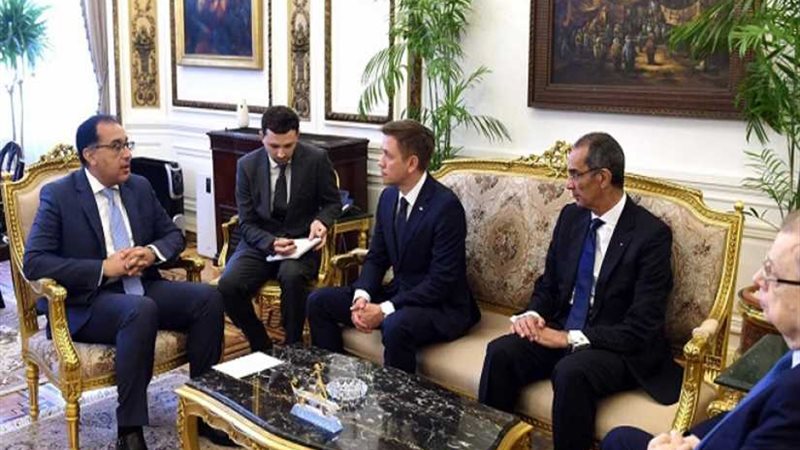 رئيس الوزراء يلتقى