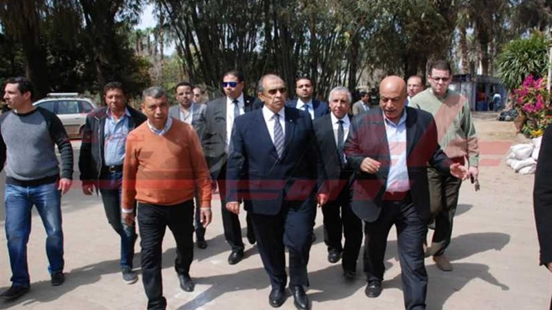 أبوستيت يتفقد معرض